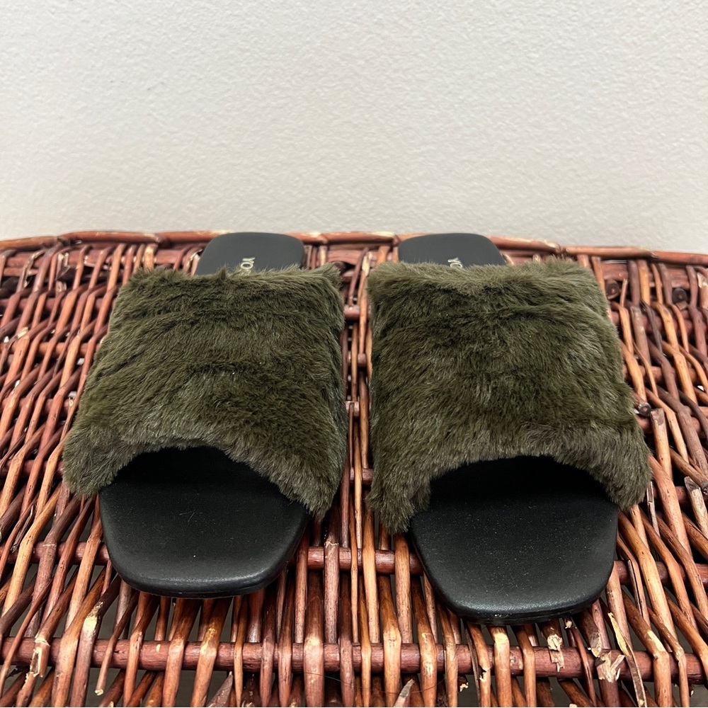 NIB Yosi Samra Nora Olive Green Fur Furry Slippers Sandals Shoes Sz 7 8 9 - Picture 2 of 5